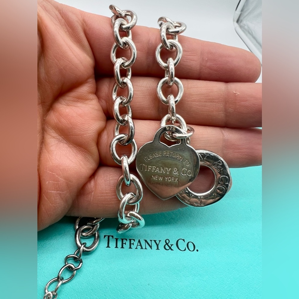💙💙Tiffany & Co. Silver RTT heart Tag toggle Necklace💙💙 - Picture 7 of 9